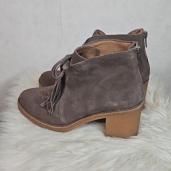UGG Women's Grey Suede Corin Ankle Bootie with Fringe Bow - Picture 4 of 9